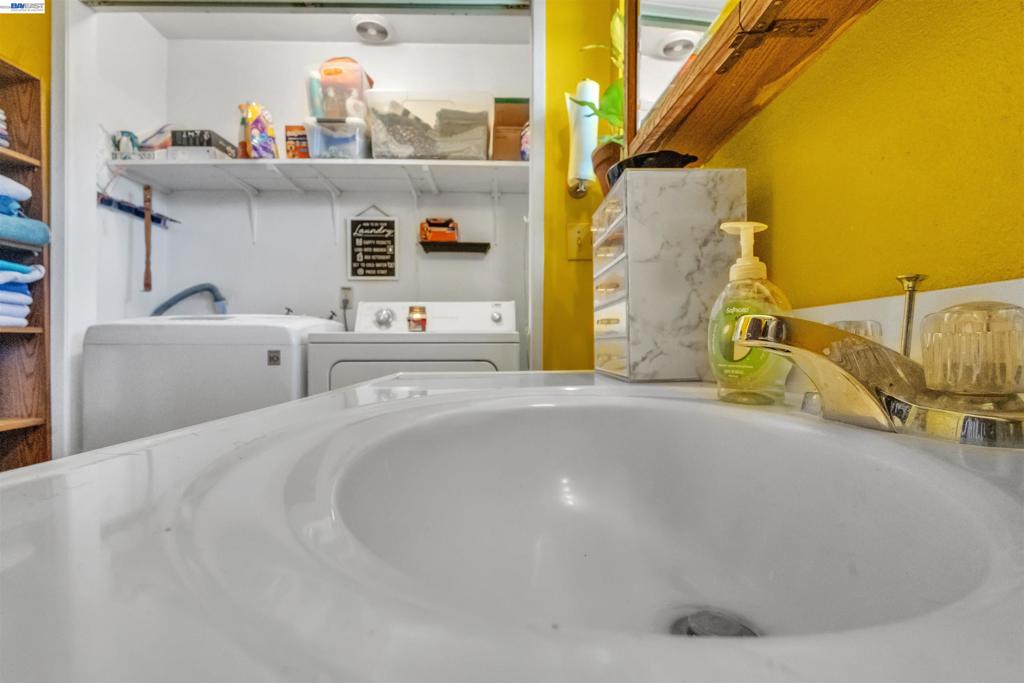 https://media.crmls.org/mediaz/269bccbf-77db-49d7-923e-74cfc6140e72.jpg?preset=X-Large