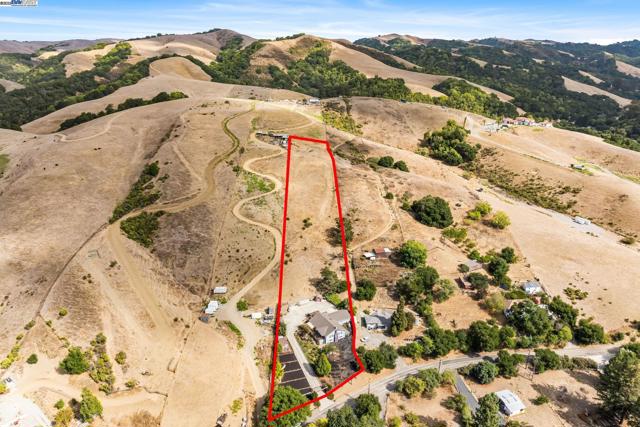 26928 Palomares Rd, Castro Valley CA: https://media.crmls.org/mediaz/269c7223-a887-4afa-a9af-b38a273b8011.jpg