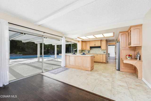 20027 Hiawatha Street, Chatsworth CA: https://media.crmls.org/mediaz/269c8ae1-d54a-4b53-acb8-d1ad501f4701.jpg