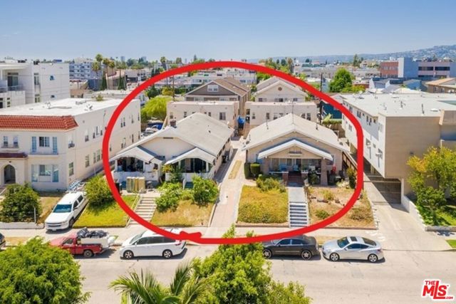 423 N Serrano Avenue, Los Angeles CA: https://media.crmls.org/mediaz/269ccd7c-fcc4-42bb-ba4f-2a1a411c05c7.jpg