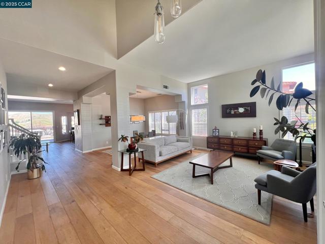1161 Torrey Pines Place, Clayton CA: https://media.crmls.org/mediaz/269d3c9d-7027-449c-bba8-9237a7e7d482.jpg