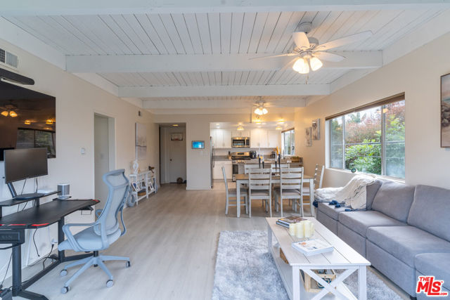 3900 PACIFIC Avenue, Marina del Rey CA: https://media.crmls.org/mediaz/269dd7c1-d0e4-4602-92c6-e6e4e3d7c6e8.jpg