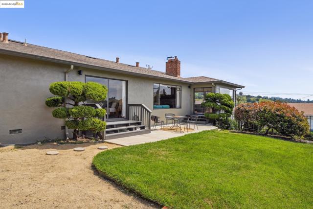 8499 Aster Ave, Oakland CA: https://media.crmls.org/mediaz/269df380-f372-4767-8b43-62278d974ff9.jpg