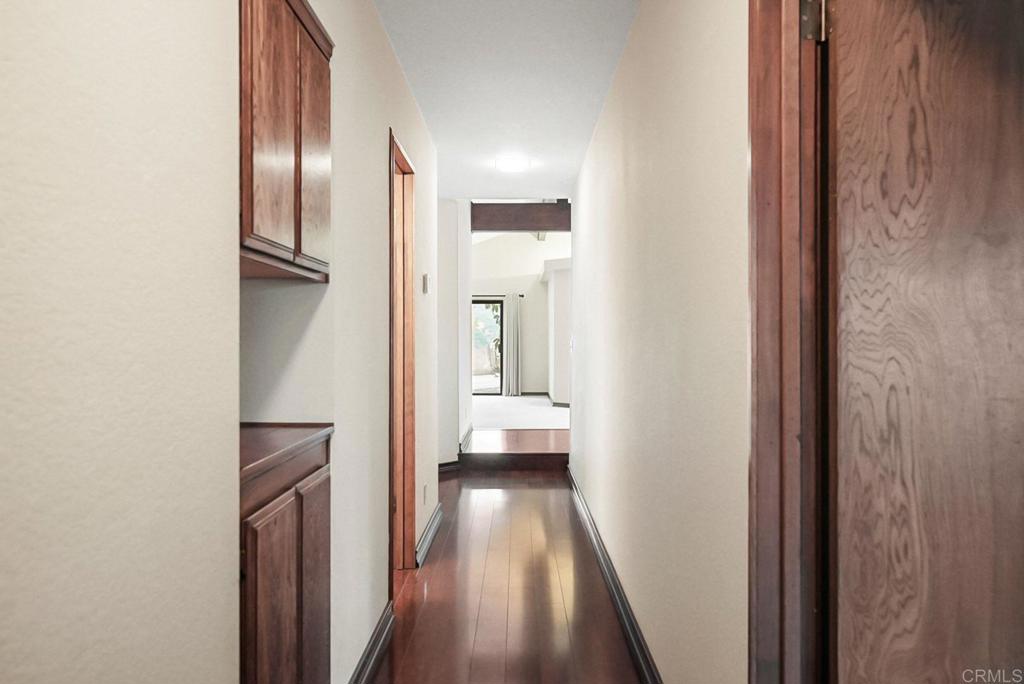 https://media.crmls.org/mediaz/269f6739-528b-43ad-9eb9-de0836893900.jpg?preset=X-Large
