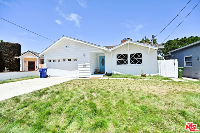 1545 3rd Street, Manhattan Beach CA: https://media.crmls.org/mediaz/269fb89a-1323-4c07-98b8-91c34b1a0331.jpg