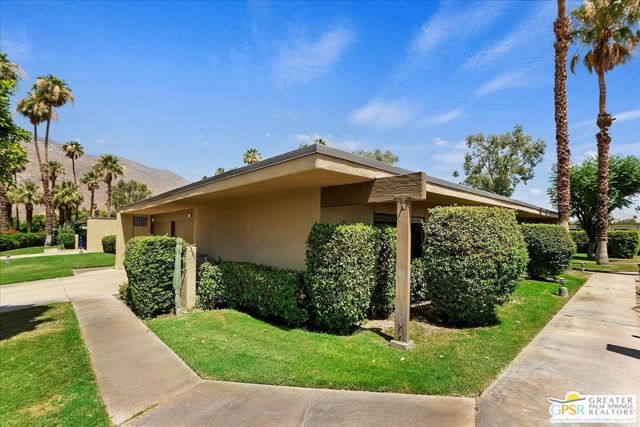 1326 N Tiffany Circle, Palm Springs CA: https://media.crmls.org/mediaz/26a00cf0-205f-4b71-9ee7-43e9f819ca92.jpg