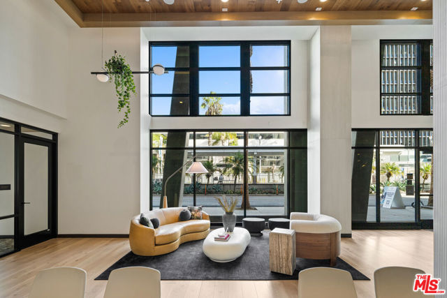 250 E Broadway, Long Beach CA: https://media.crmls.org/mediaz/26a03c54-61bf-48bf-8b4e-cbee66163d8e.jpg