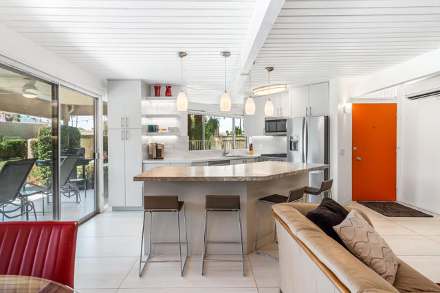 112 Sandpiper Street, Palm Desert CA: https://media.crmls.org/mediaz/26a03c86-a2cf-4f76-bdd3-1df378f03149.jpg
