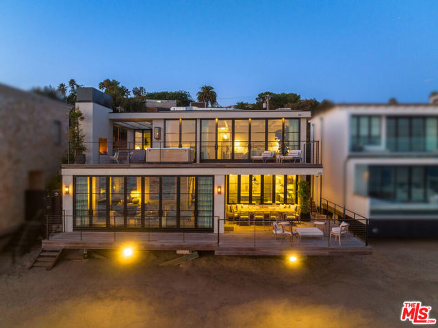 27218 Pacific Coast Highway, Malibu CA: https://media.crmls.org/mediaz/26a06349-f3b8-49f7-9d7a-07682f563895.jpg