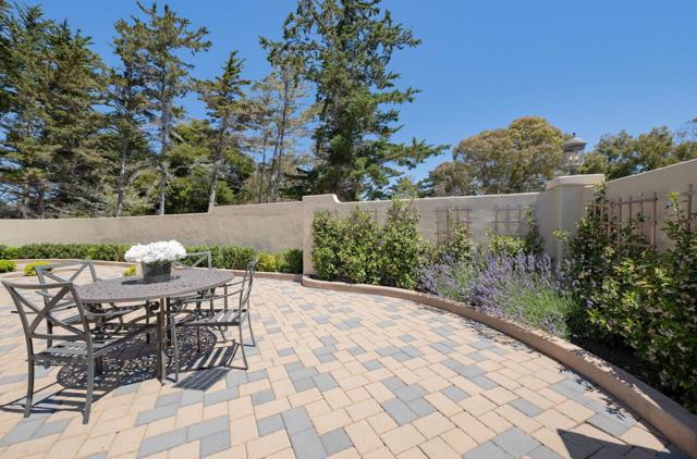 471 El Dorado Street, Monterey CA: https://media.crmls.org/mediaz/26a0de3d-a984-41b1-810c-11f7292c20f6.jpg