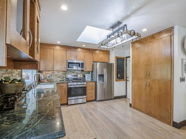 261 Dry Creek Road, Aptos CA: https://media.crmls.org/mediaz/26a1e6b7-9d06-4940-9bfd-56f8613ce88e.jpg