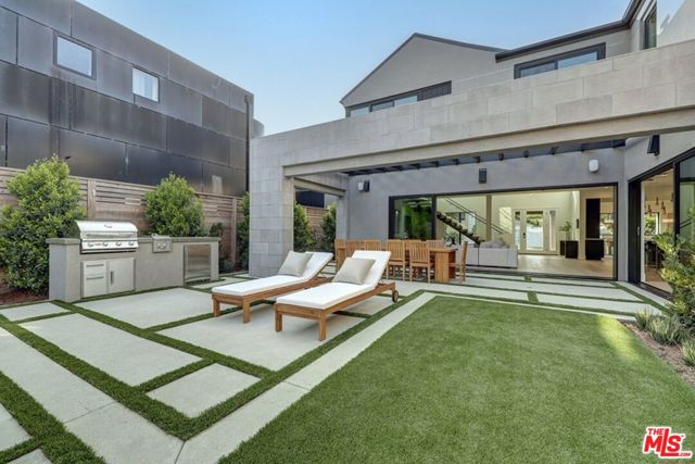 1246 Morningside Way, Venice CA: https://media.crmls.org/mediaz/26a1ec42-568d-4be8-80ae-f4e355f90e59.jpg