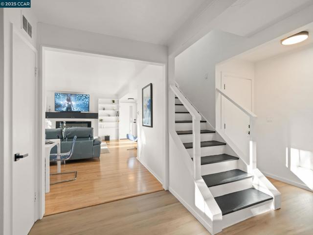 230 Fairlawn Dr, Berkeley CA: https://media.crmls.org/mediaz/26a2767a-df06-4c44-a28a-55d1b55eae09.jpg