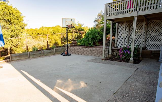 4732 Mira Vista Drive, Castro Valley CA: https://media.crmls.org/mediaz/26a2a4fc-5197-486b-999c-e6e551797aed.jpg