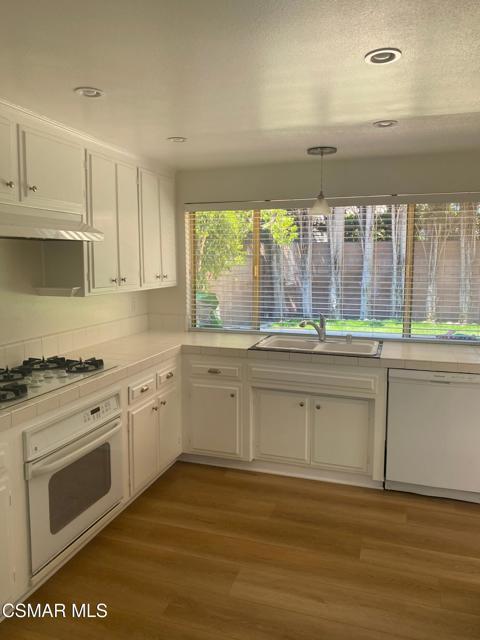 5313 Diane Street, Simi Valley CA: https://media.crmls.org/mediaz/26a2bb03-6804-4816-9954-d4b8e8343a38.jpg
