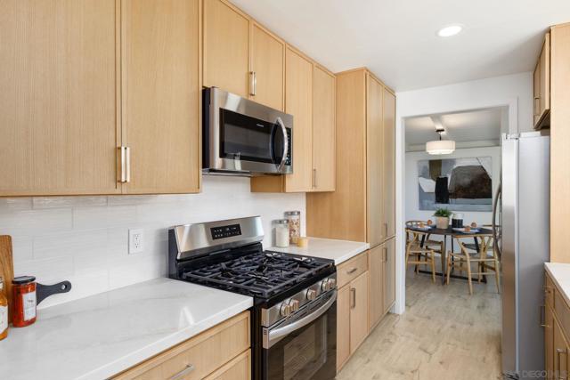 4626 4628 Derrick dr, San Diego CA: https://media.crmls.org/mediaz/26a2d8d8-58ff-4e5a-b315-df6e8b25801c.jpg