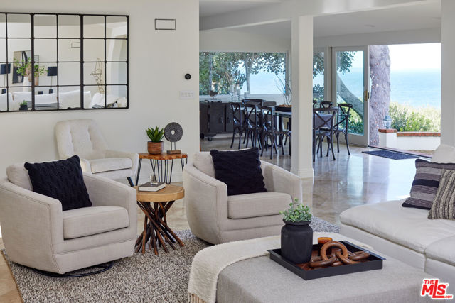 1115 Palos Verdes Drive West Drive, Palos Verdes Estates CA: https://media.crmls.org/mediaz/26a32cbf-9953-4d15-8bfe-13369bf9c1b8.jpg
