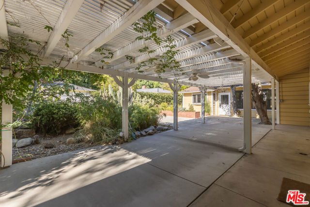 7225 Forbes Avenue, Lake Balboa CA: https://media.crmls.org/mediaz/26a341e1-fc82-40f7-ac1c-e30bfded82be.jpg
