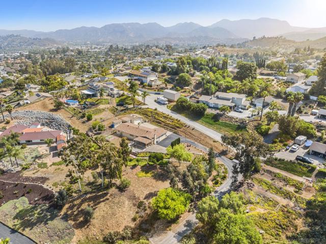 12220 Valhalla Drive, Lakeside CA: https://media.crmls.org/mediaz/26a34f11-9551-4705-93c9-72a9be3a7c1d.jpg