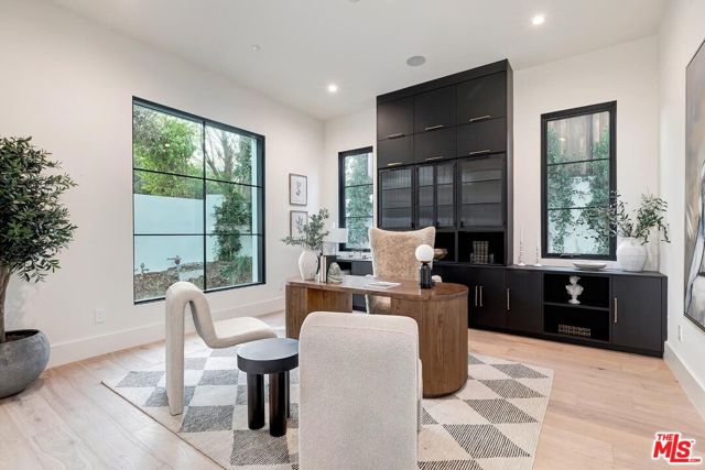 1120 Angelo Drive, Beverly Hills CA: https://media.crmls.org/mediaz/26a362a5-0422-40ee-8fa4-0777fad9ec3f.jpg