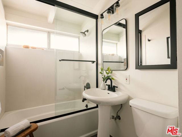 14300 Runnymede Street, Van Nuys CA: https://media.crmls.org/mediaz/26a37a8b-fa04-40c5-bd0c-69ba184dcbd8.jpg
