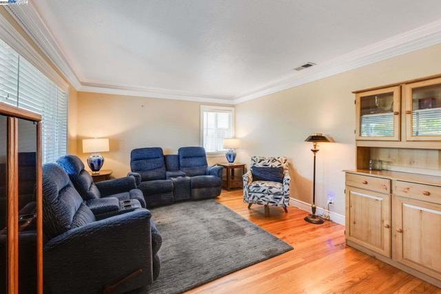 2515 Crystal Dr, Santa Clara CA: https://media.crmls.org/mediaz/26a3bfe9-6eee-434f-a6bd-609a4acff035.jpg