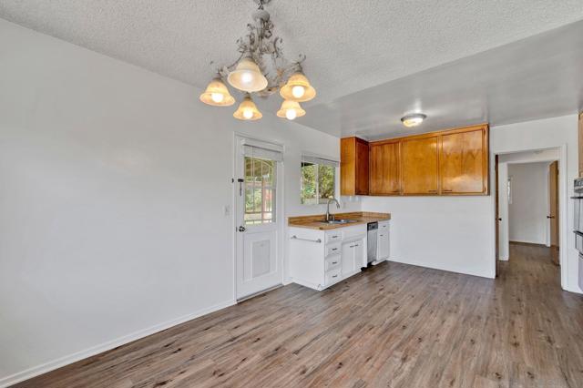328 30 9th St, Del Mar CA: https://media.crmls.org/mediaz/26a41f66-b3c9-42a1-9321-93b32223dbe8.jpg