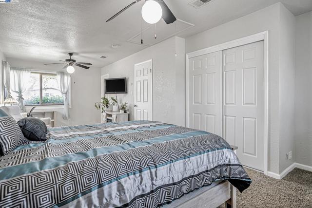 360 Calmace Dr, Dixon CA: https://media.crmls.org/mediaz/26a4289d-a71d-474d-9cd9-96b1cd01bd11.jpg