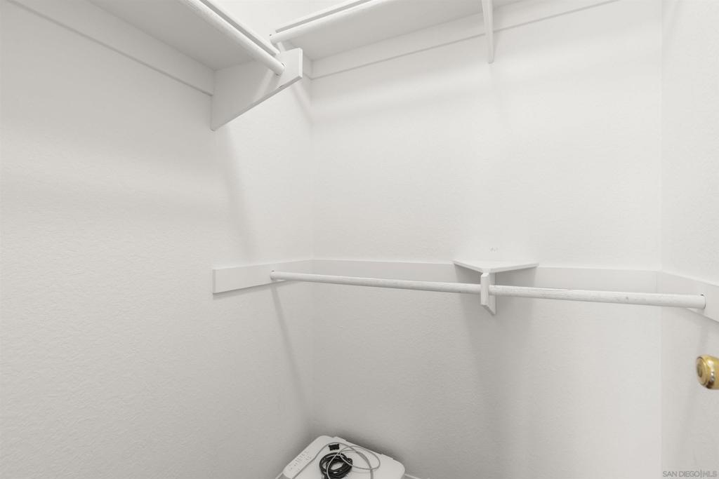 https://media.crmls.org/mediaz/26a448e3-6110-4605-9479-3bd3c172da13.jpg?preset=X-Large