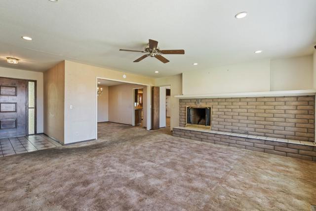 307 Mansfield Road, Hollister CA: https://media.crmls.org/mediaz/26a4624a-96ef-43f6-80cb-c20b97635e32.jpg