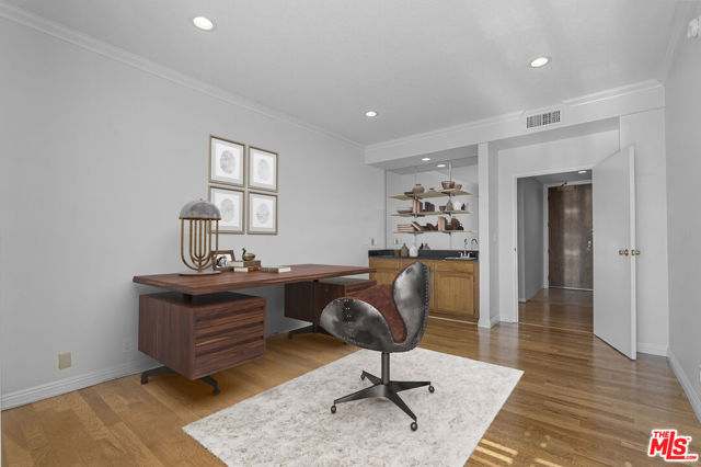 4477 Wilshire Boulevard, Los Angeles CA: https://media.crmls.org/mediaz/26a47b07-0b2a-4841-8209-f204c781f907.jpg