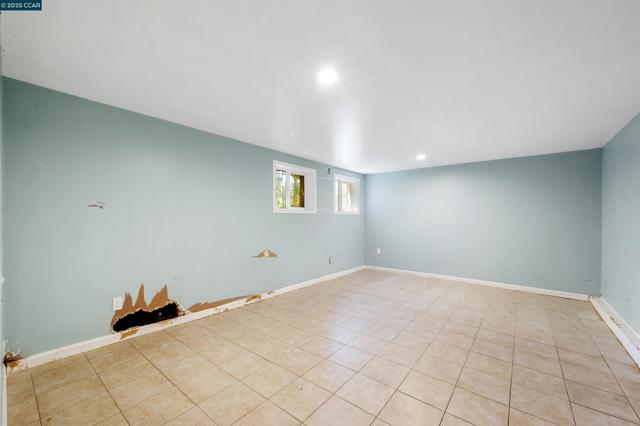 10536 Sheldon St, Oakland CA: https://media.crmls.org/mediaz/26a4923c-7b88-4b54-9850-05e8d9a291b0.jpg