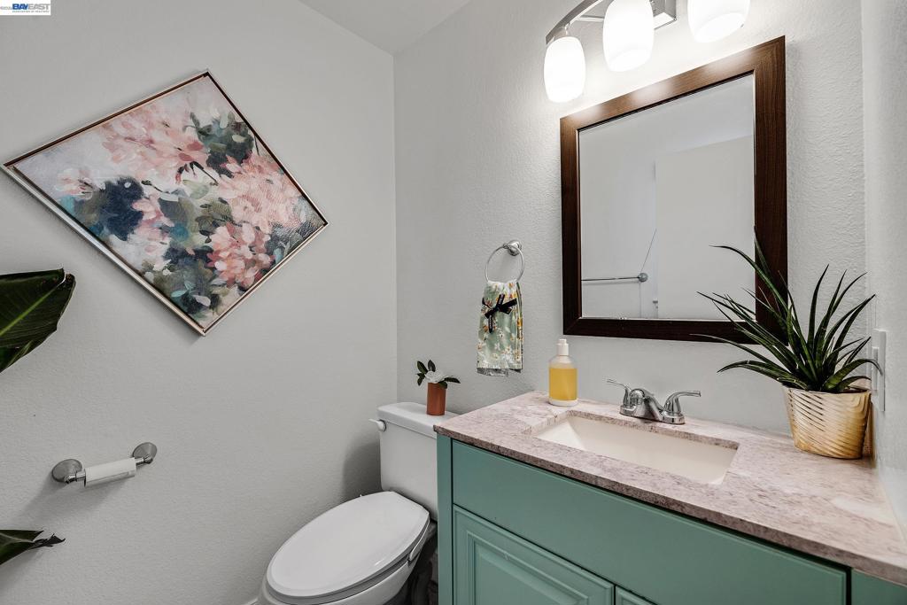 https://media.crmls.org/mediaz/26a4b889-c2c3-4172-a7c7-400d87acd422.jpg?preset=X-Large
