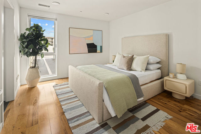 310 Washington Boulevard, Marina del Rey CA: https://media.crmls.org/mediaz/26a503fa-aedf-454d-aa08-770c1ced1469.jpg