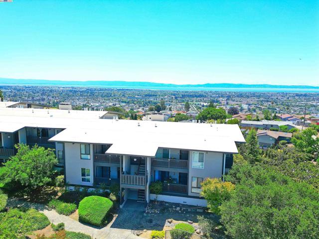 19100 Crest Ave, Castro Valley CA: https://media.crmls.org/mediaz/26a564b8-dae9-4294-bab7-4635a7be2de8.jpg