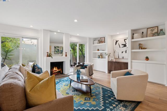 3109 La Campania, Alameda CA: https://media.crmls.org/mediaz/26a59575-cc2c-4882-8c78-4aec0153f2a0.jpg