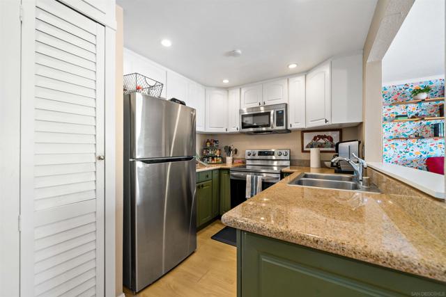 2950 Broadway, San Diego CA: https://media.crmls.org/mediaz/26a5c52b-0081-43cc-b5d6-b95d1b5a0dcf.jpg