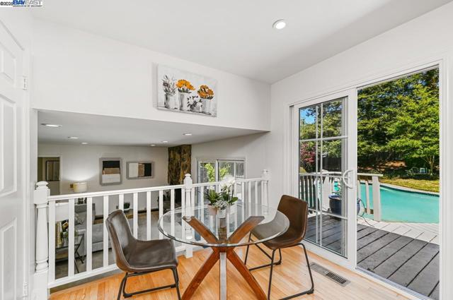 351 Castenada Ct, Danville CA: https://media.crmls.org/mediaz/26a5e122-263f-4278-a48a-e7c4110ecef6.jpg