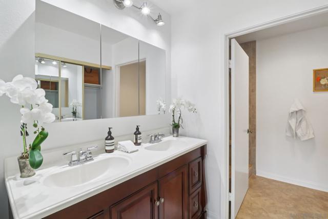 8312 Via Sonoma, La Jolla CA: https://media.crmls.org/mediaz/26a6e06f-495b-4151-b38c-1ce795713592.jpg