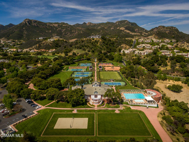 240 W Stafford Road, Thousand Oaks CA: https://media.crmls.org/mediaz/26a6f5c7-12e4-4868-802f-f8c5bb6f0380.jpg