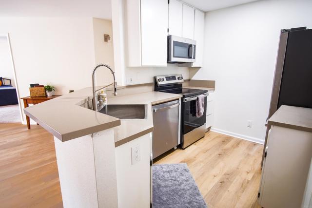 Detail Gallery Image 5 of 26 For 7067 Camino Revueltos #310,  San Diego,  CA 92111 - 2 Beds | 2 Baths