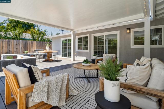 1519 Sunny Ct, Walnut Creek CA: https://media.crmls.org/mediaz/26a72a7d-ded5-46f1-a4ed-15e0634c701e.jpg