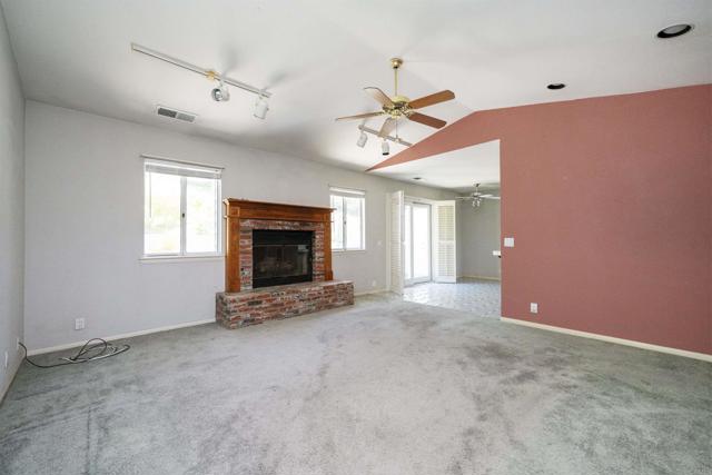 223 Presley Place, Vista CA: https://media.crmls.org/mediaz/26a7fab1-7dee-4c4e-8186-ada1349a404f.jpg