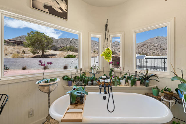 56375 Bighorn Drive, Mountain Center CA: https://media.crmls.org/mediaz/26a8296d-1a34-482c-814c-d1b84826404e.jpg