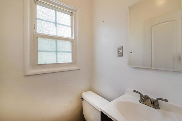 2301 N Commonwealth Avenue, Los Angeles CA: https://media.crmls.org/mediaz/26a86787-8226-4d8f-906d-37e6c3b467b0.jpg