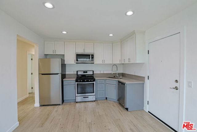 1277 W 23rd Street, Los Angeles CA: https://media.crmls.org/mediaz/26a86c3c-3767-4fab-a4d3-d8c264a13ea8.jpg