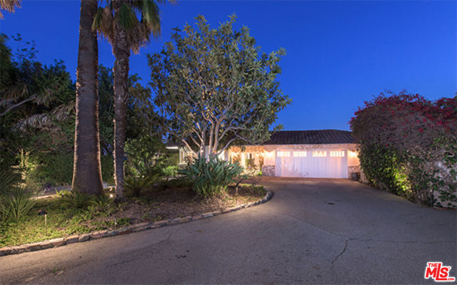 28028 SEA LANE Drive, Malibu CA: https://media.crmls.org/mediaz/26a89d0f-b578-4b09-b083-99c753959eb0.jpg
