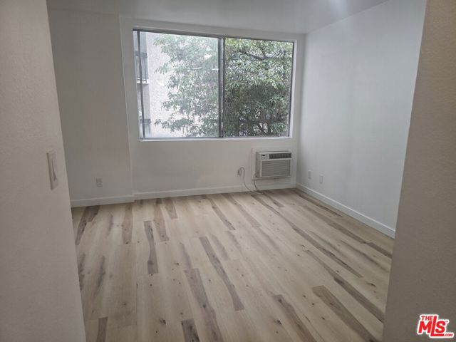 320 South Ardmore Avenue, 216 photo 5
