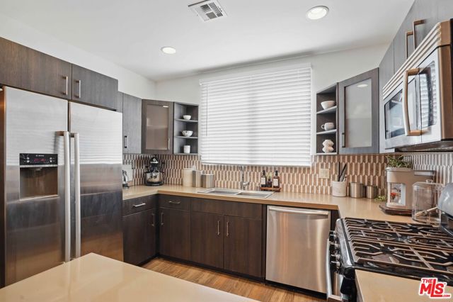4541 Colfax Avenue, Studio City CA: https://media.crmls.org/mediaz/26a8dcfe-a0af-48ed-b568-f8418105aff0.jpg