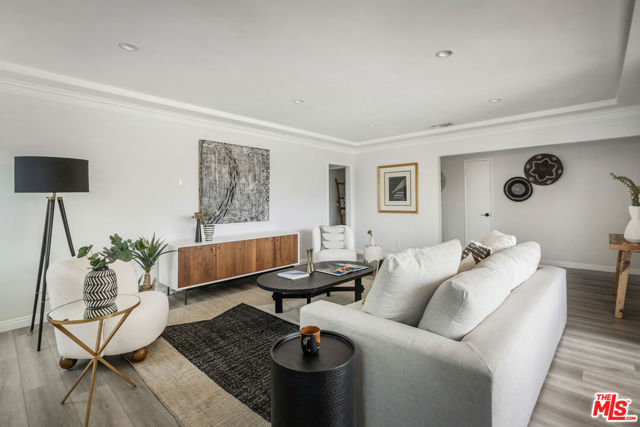 1142 Arbor Dell Road, Los Angeles CA: https://media.crmls.org/mediaz/26a98015-b800-4e42-b095-a94c70573bea.jpg
